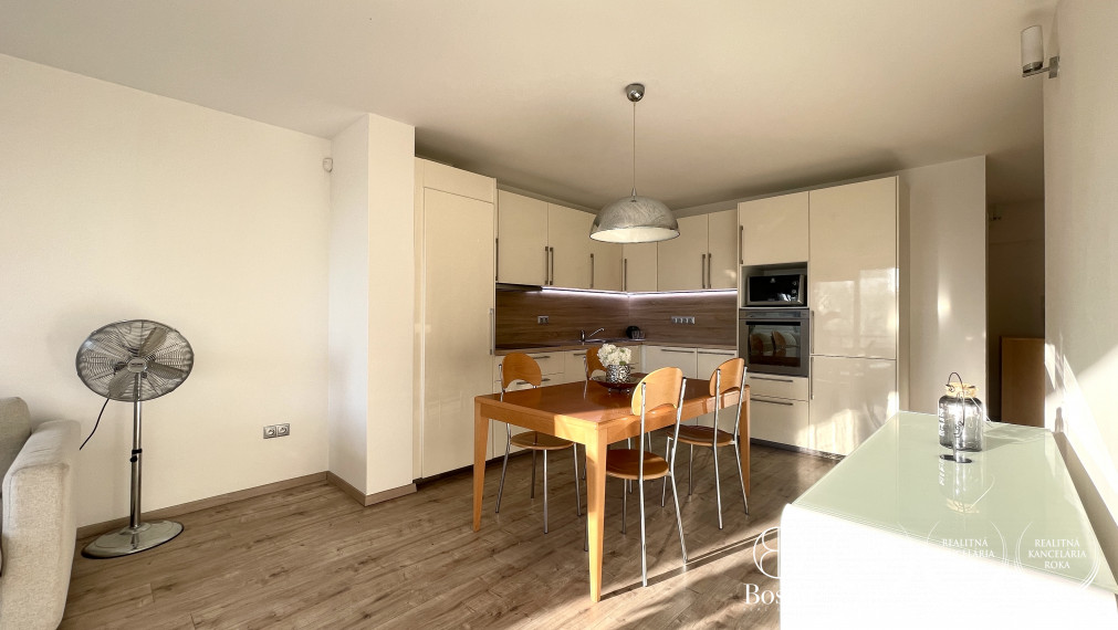 PRENAJATÉ BOSEN | Prenájom 3 izbového priestranného bytu v blízkosti centra mesta,Dulovo námestie