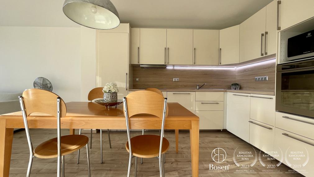 PRENAJATÉ BOSEN | Prenájom 3 izbového priestranného bytu v blízkosti centra mesta,Dulovo námestie