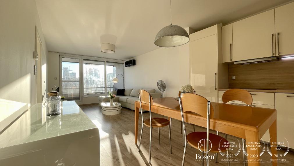 PRENAJATÉ BOSEN | Prenájom 3 izbového priestranného bytu v blízkosti centra mesta,Dulovo námestie