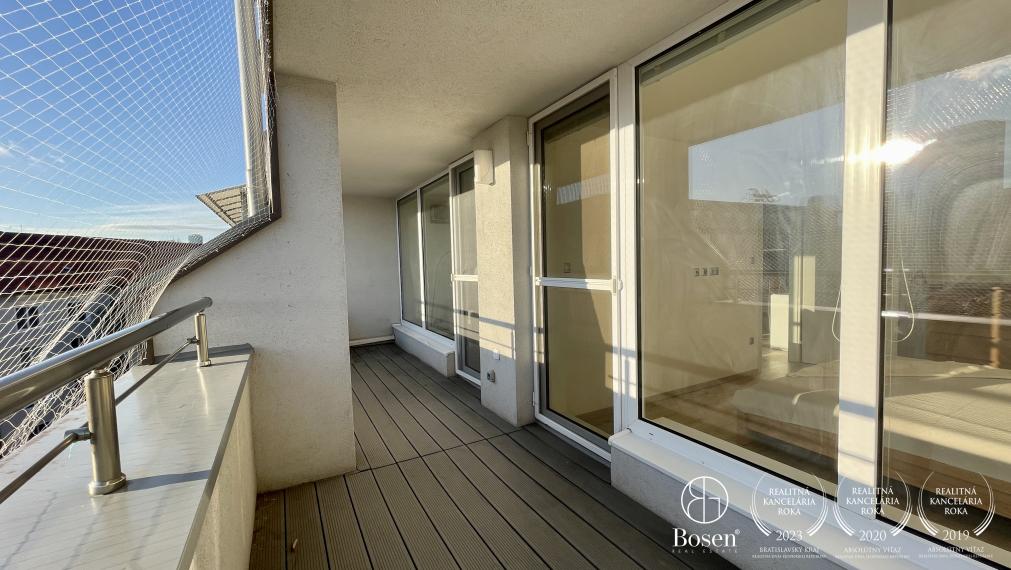 PRENAJATÉ BOSEN | Prenájom 3 izbového priestranného bytu v blízkosti centra mesta,Dulovo námestie