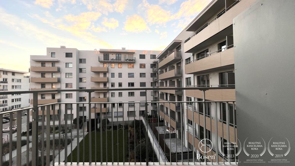 PREDANÉ BOSEN | 1 izbový slnečný byt s balkónom v projekte GALVANI HOME, 32.57 m2