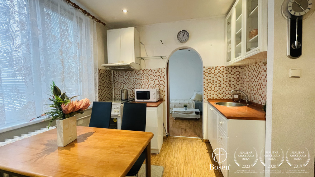 PRENAJATÉ - BOSEN |  Útulný 2,5 izbový byt, ulica Sibírska, Bratislava