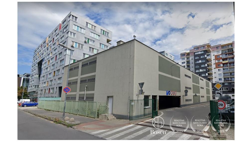 PREDANÉ: BOSEN | Murovaná garáž, Mraziarenská-Ružinov, 19 m2