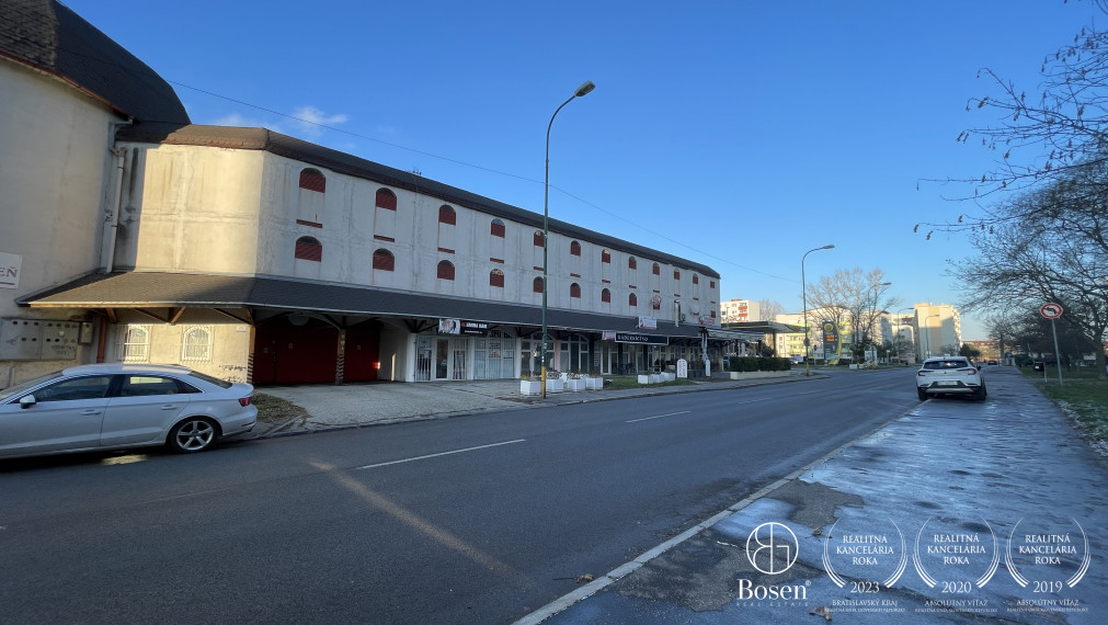 BOSEN | Garáž v garážovom dome na Korytnickej ulici, 16,3 m2