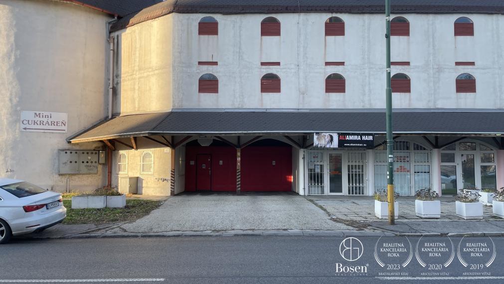 BOSEN | Garáž v garážovom dome na Korytnickej ulici, 16,3 m2