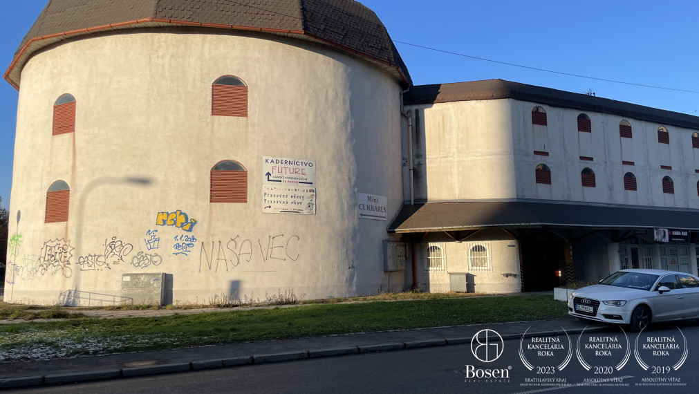 BOSEN | Garáž v garážovom dome na Korytnickej ulici, 16,3 m2