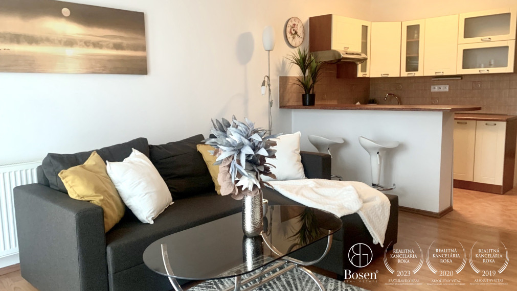 BOSEN | Zariadený 1 izbový byt s parkovacím miestom, v meste Senec