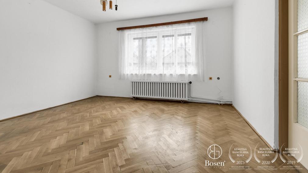 BOSEN | Na predaj rodinný dom v obci Pernek s výhľadom na Malé Karpaty