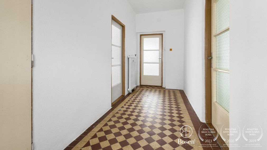 BOSEN | Na predaj rodinný dom v obci Pernek s výhľadom na Malé Karpaty