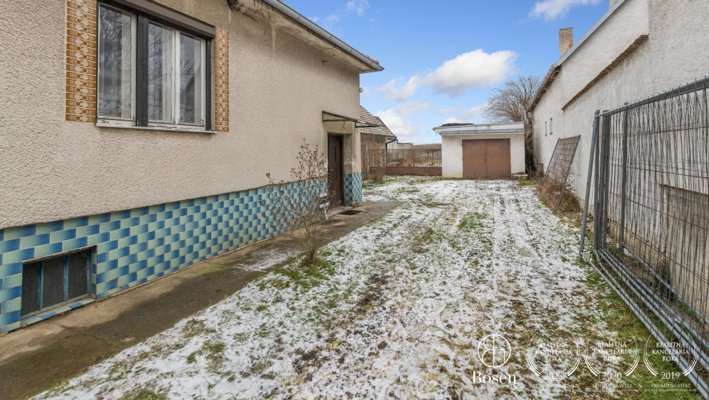 BOSEN | Na predaj rodinný dom v obci Pernek s výhľadom na Malé Karpaty