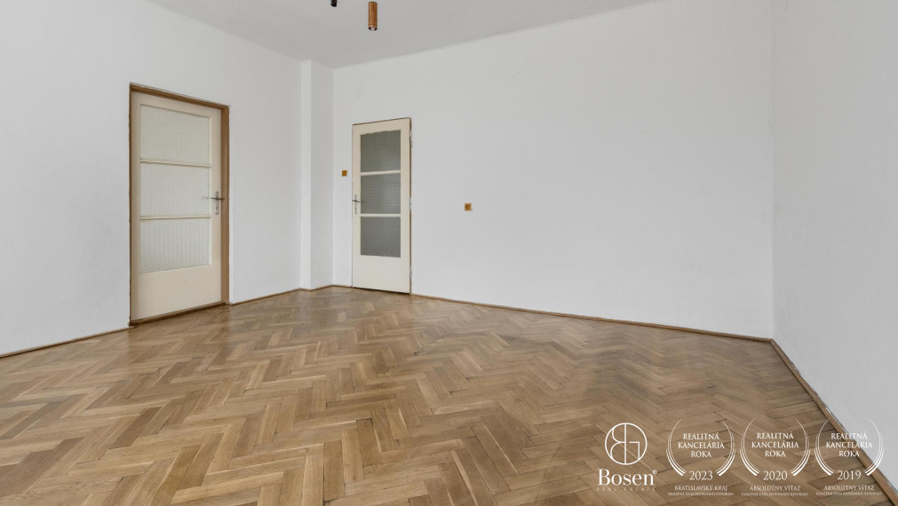 BOSEN | Na predaj rodinný dom v obci Pernek s výhľadom na Malé Karpaty