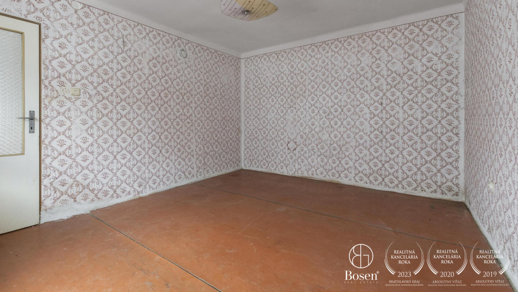 BOSEN | Na predaj rodinný dom v obci Pernek s výhľadom na Malé Karpaty