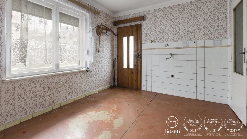 BOSEN | Na predaj rodinný dom v obci Pernek s výhľadom na Malé Karpaty