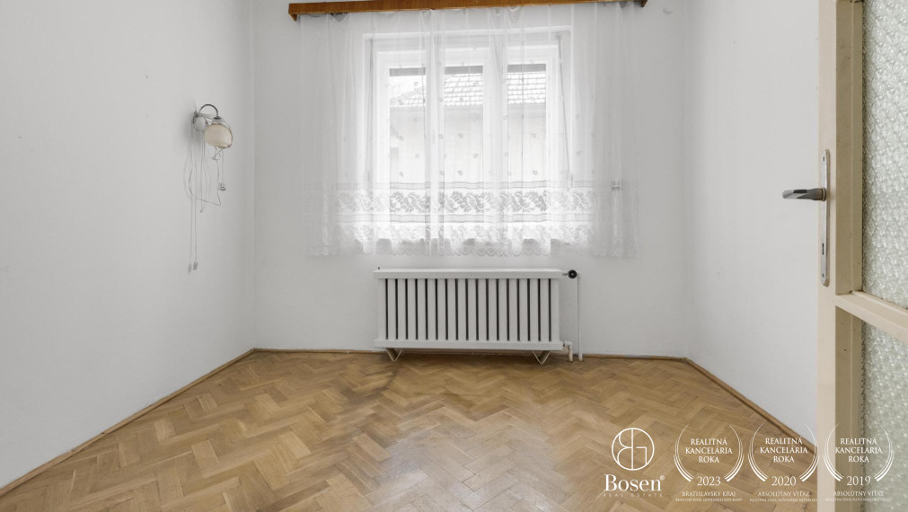 BOSEN | Na predaj rodinný dom v obci Pernek s výhľadom na Malé Karpaty