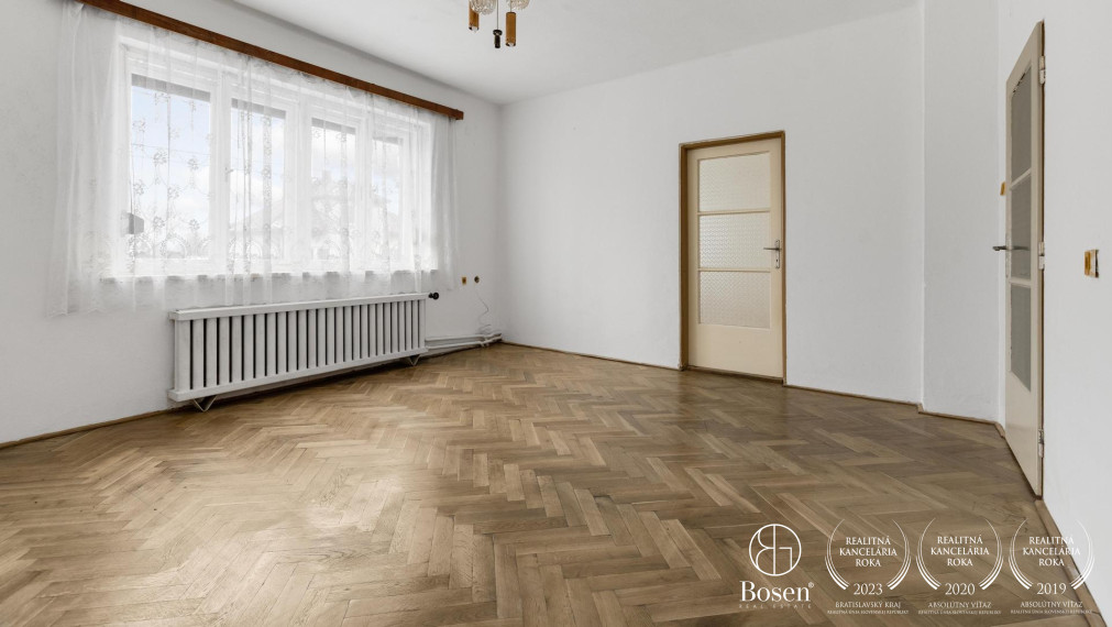 BOSEN | Na predaj rodinný dom v obci Pernek s výhľadom na Malé Karpaty