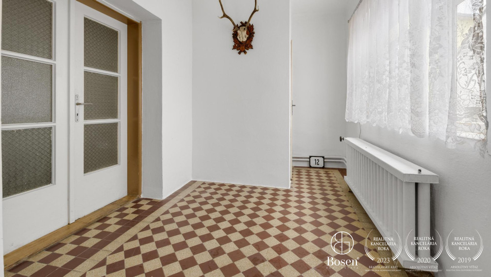 BOSEN | Na predaj rodinný dom v obci Pernek s výhľadom na Malé Karpaty