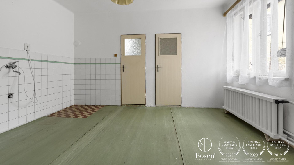 BOSEN | Na predaj rodinný dom v obci Pernek s výhľadom na Malé Karpaty