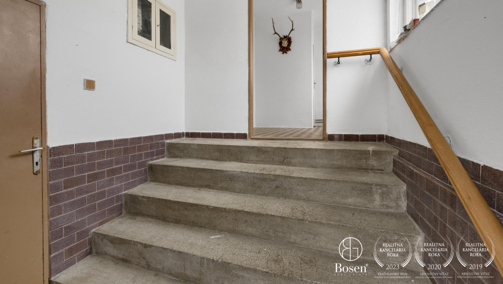 BOSEN | Na predaj rodinný dom v obci Pernek s výhľadom na Malé Karpaty