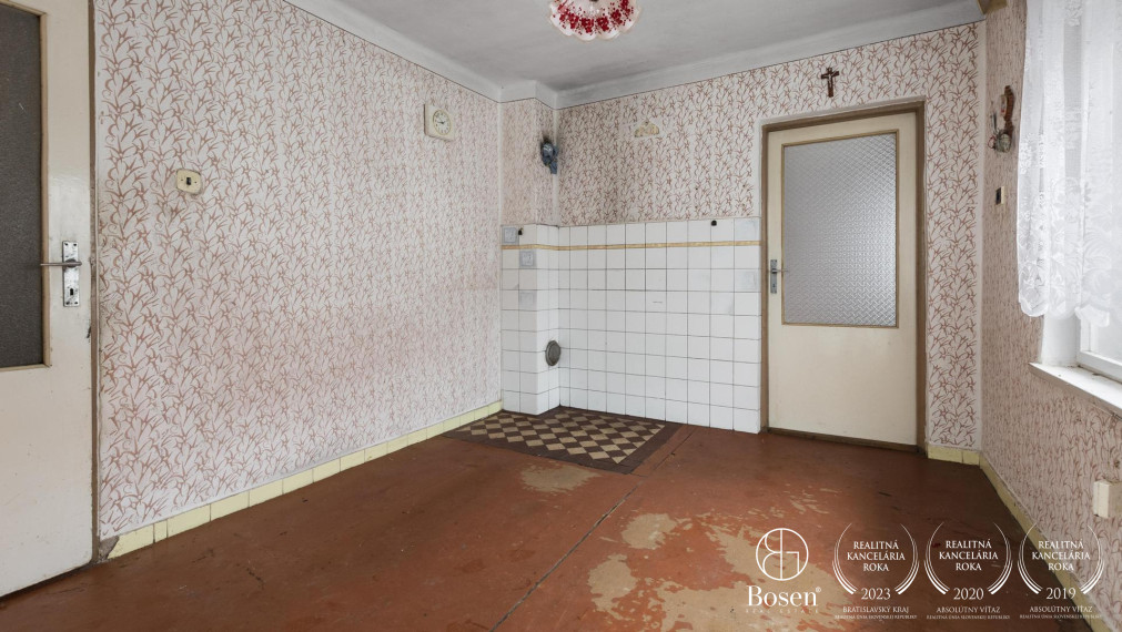 BOSEN | Na predaj rodinný dom v obci Pernek s výhľadom na Malé Karpaty