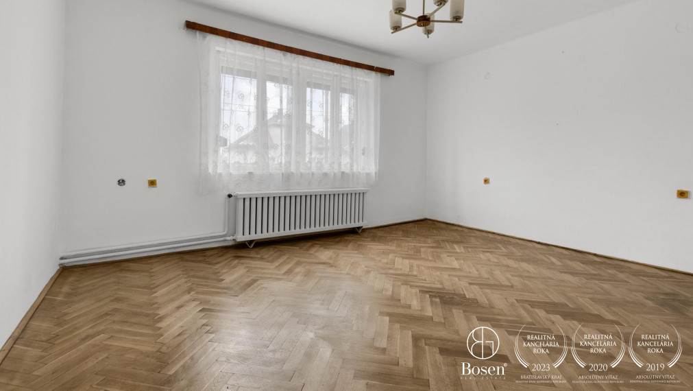 BOSEN | Na predaj rodinný dom v obci Pernek s výhľadom na Malé Karpaty