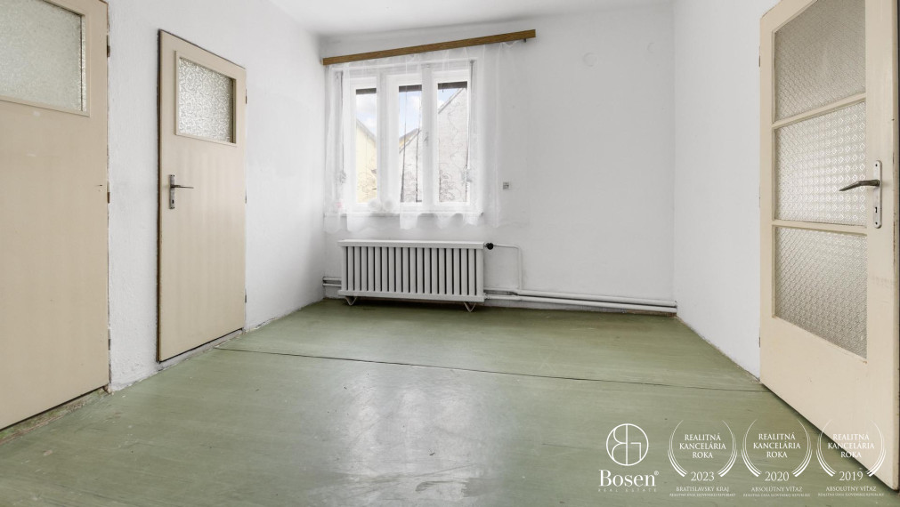 BOSEN | Na predaj rodinný dom v obci Pernek s výhľadom na Malé Karpaty