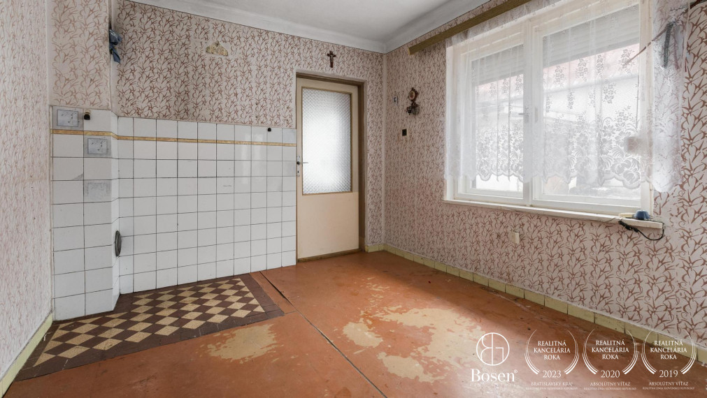 BOSEN | Na predaj rodinný dom v obci Pernek s výhľadom na Malé Karpaty