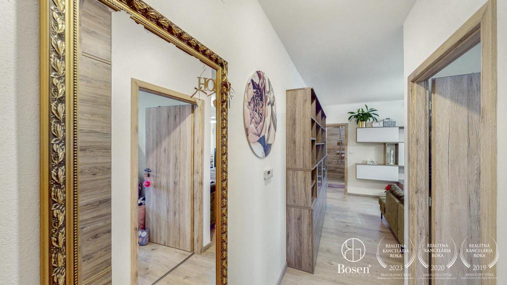 BOSEN | REZERVOVANÉ, Štýlový 3 izbový byt v novostavbe s balkónom, 76m2, Lučenec, ulica Cintorínska