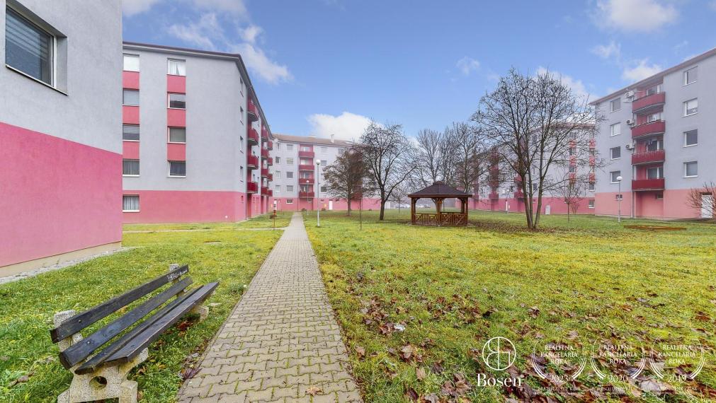 BOSEN | REZERVOVANÉ, Štýlový 3 izbový byt v novostavbe s balkónom, 76m2, Lučenec, ulica Cintorínska