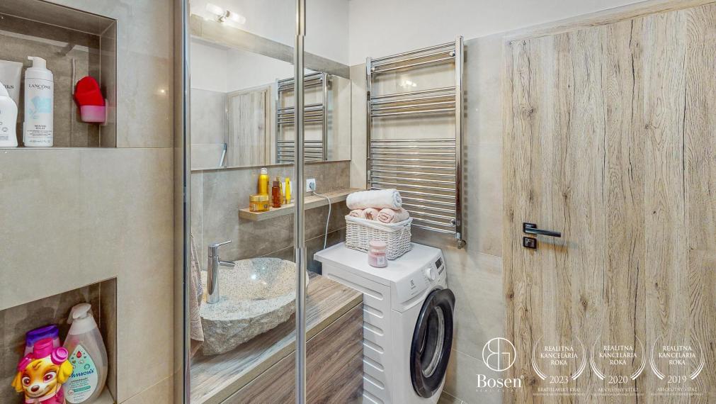 BOSEN | REZERVOVANÉ, Štýlový 3 izbový byt v novostavbe s balkónom, 76m2, Lučenec, ulica Cintorínska