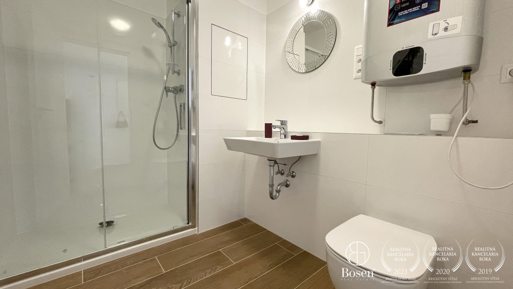 BOSEN | PRRENAJATÉ 1 izbový klimatizovaný byt s parkingom v blízkosti OC Avion v projekte Galvani Home, Ružinov - Trnávka