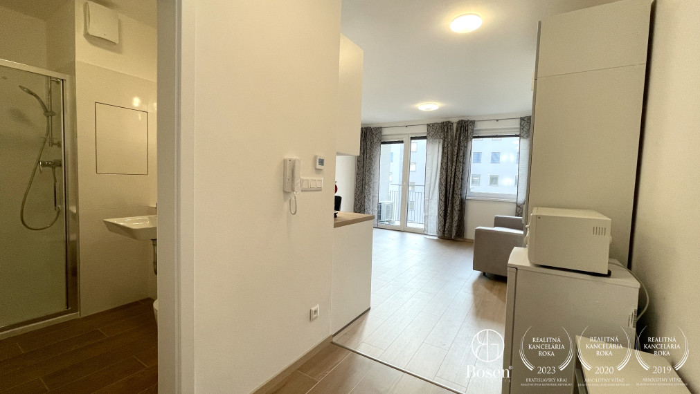 BOSEN | PRRENAJATÉ 1 izbový klimatizovaný byt s parkingom v blízkosti OC Avion v projekte Galvani Home, Ružinov - Trnávka