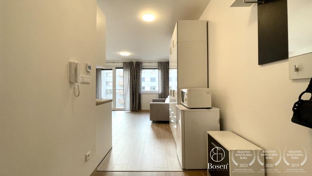 BOSEN | PRRENAJATÉ 1 izbový klimatizovaný byt s parkingom v blízkosti OC Avion v projekte Galvani Home, Ružinov - Trnávka