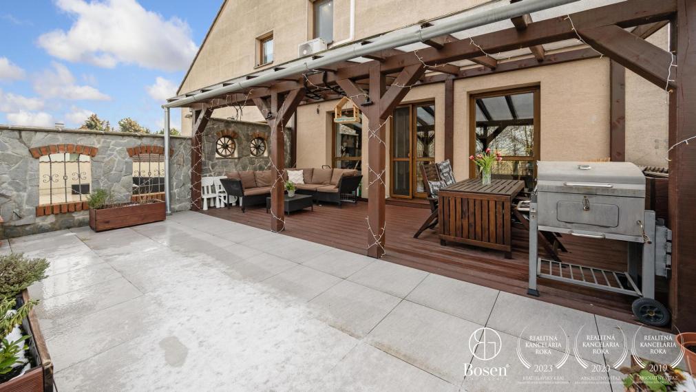 BOSEN | 3 izbový mezonet s garážou a parkovacím státím, Bernolákovo