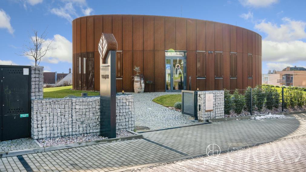 BOSEN | Obchodný priestor vo výnimočnom projekte pri centre - Svätý Jur, Hergottova, 57 m2