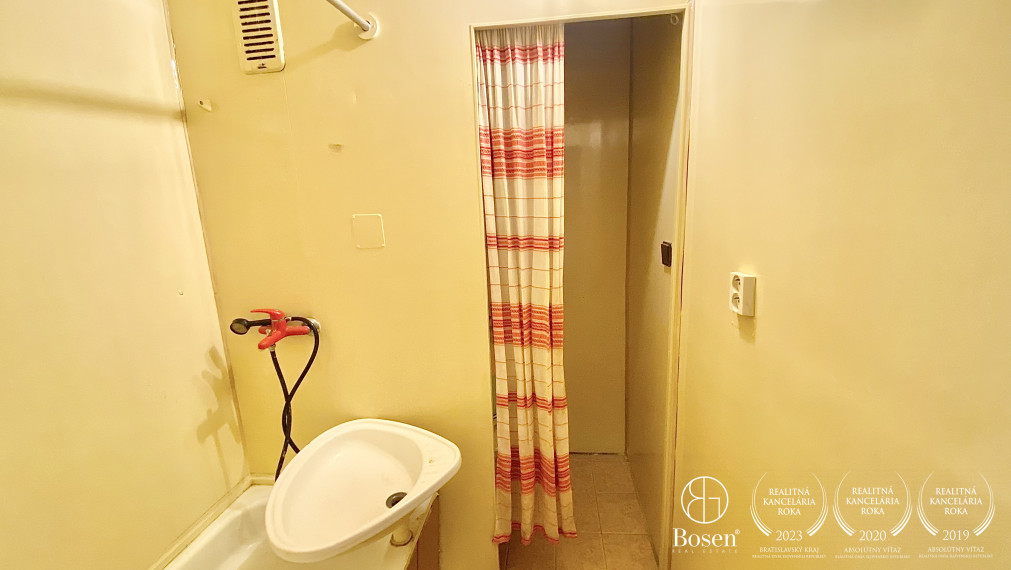 BOSEN | 1 izbový byt na predaj v centre Fiľakova, 40m2, pôvodný stav.