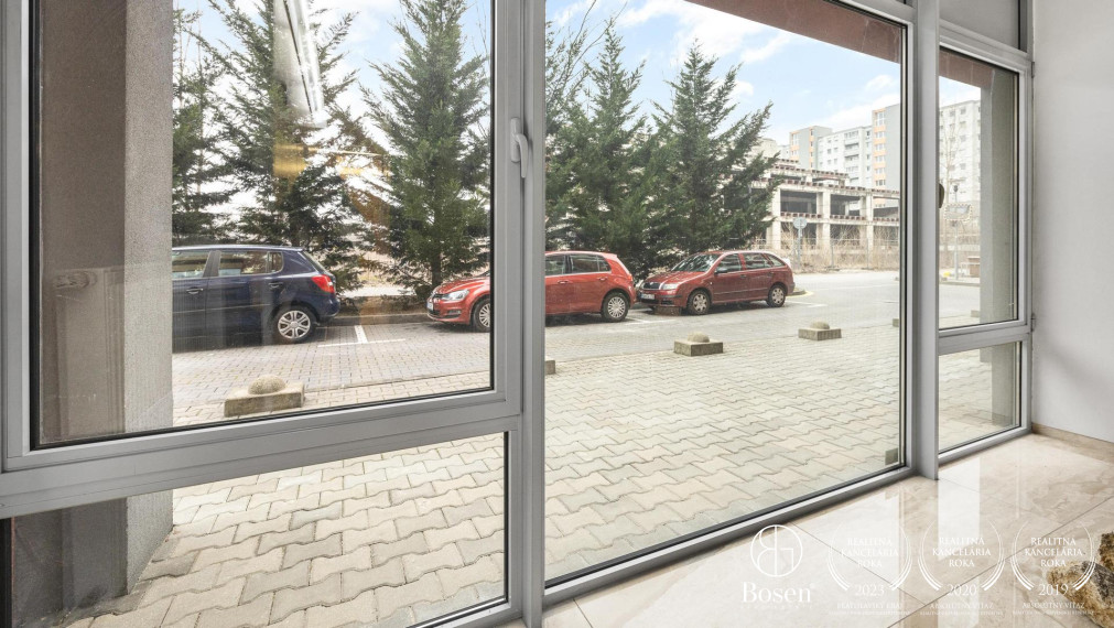 BOSEN | Prenájom obchodných priestorov v Ružinove na Tomášikovej ulici, 141 m2