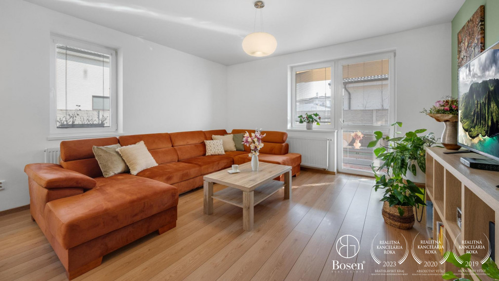 BOSEN | 3 izbový bungalov s dvojgarážou a slnečným pozemkom, Slovenský Grob - Malý Raj, 150m2