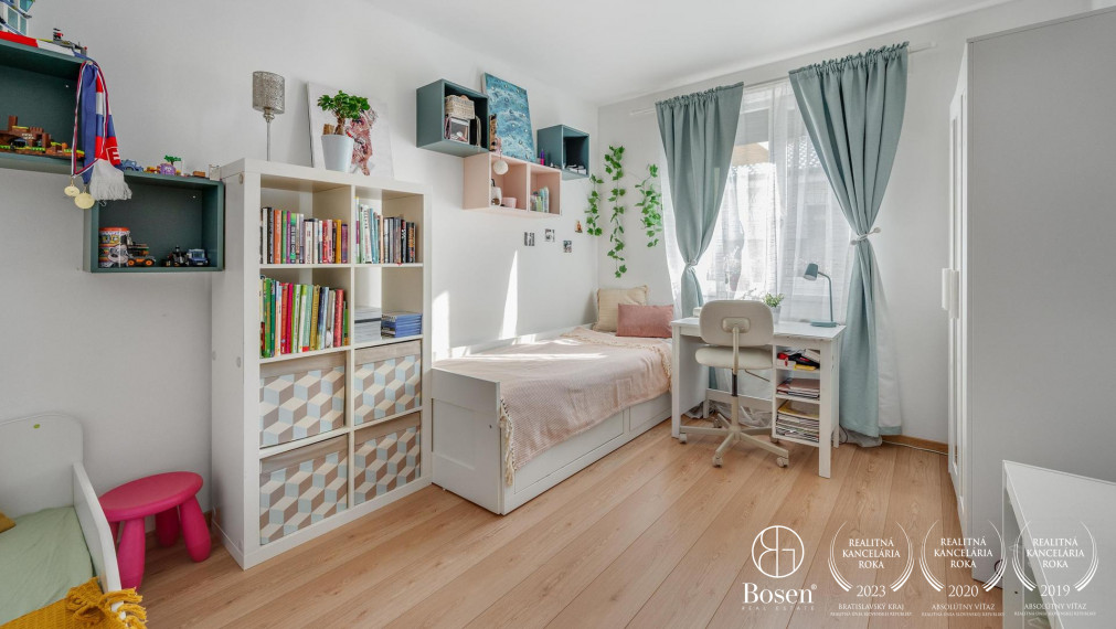 BOSEN | 3 izbový bungalov s dvojgarážou a slnečným pozemkom, Slovenský Grob - Malý Raj, 150m2