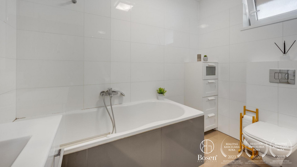 BOSEN | 3 izbový bungalov s dvojgarážou a slnečným pozemkom, Slovenský Grob - Malý Raj, 150m2