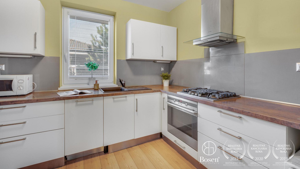 BOSEN | 3 izbový bungalov s dvojgarážou a slnečným pozemkom, Slovenský Grob - Malý Raj, 150m2