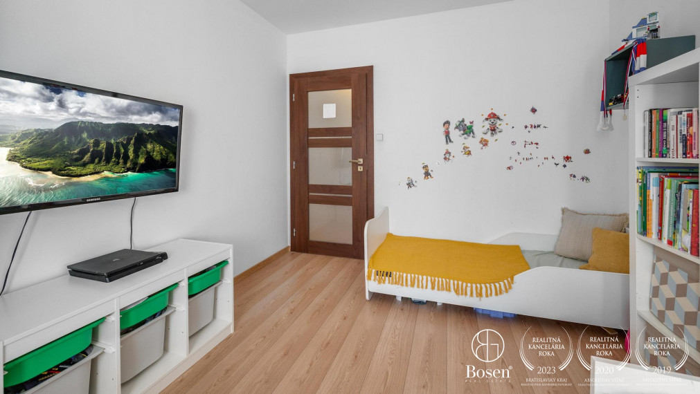 BOSEN | 3 izbový bungalov s dvojgarážou a slnečným pozemkom, Slovenský Grob - Malý Raj, 150m2