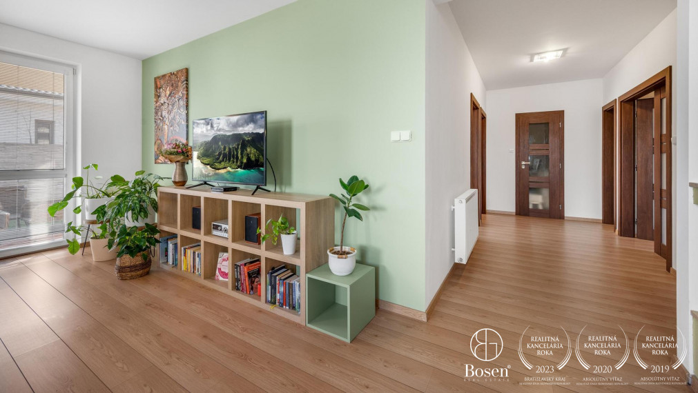 BOSEN | 3 izbový bungalov s dvojgarážou a slnečným pozemkom, Slovenský Grob - Malý Raj, 150m2