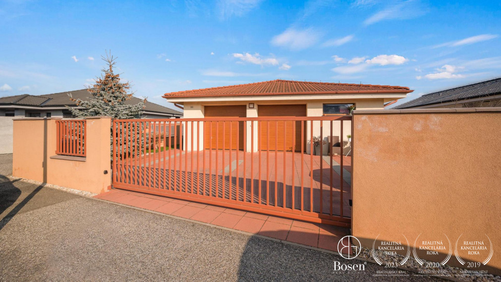 BOSEN | 3 izbový bungalov s dvojgarážou a slnečným pozemkom, Slovenský Grob - Malý Raj, 150m2