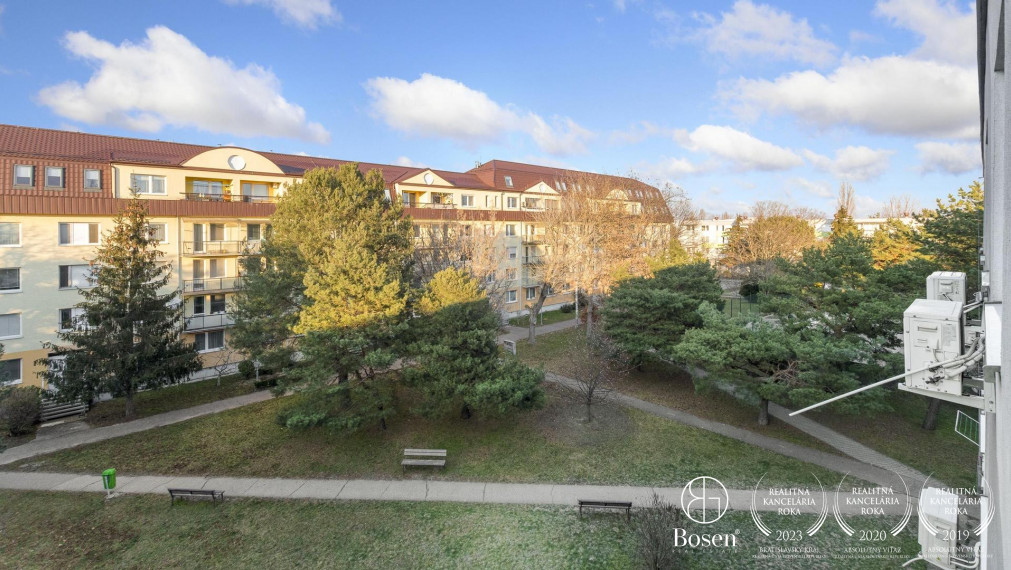 BOSEN | Predaj priestranný 2,5 izbový byt  s balkónom, 73,30 m2, ulica Albrechtová, Bratislava - m.č. Ružinov