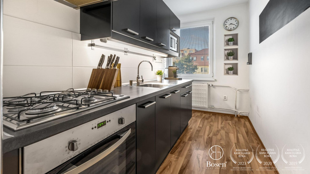 BOSEN | Predaj priestranný 2,5 izbový byt  s balkónom, 73,30 m2, ulica Albrechtová, Bratislava - m.č. Ružinov