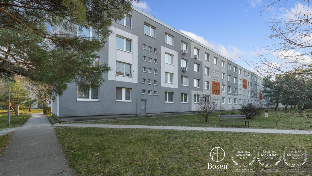 BOSEN | Predaj priestranný 2,5 izbový byt  s balkónom, 73,30 m2, ulica Albrechtová, Bratislava - m.č. Ružinov
