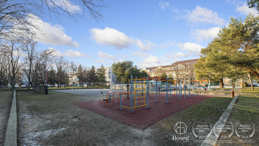 BOSEN | Predaj priestranný 2,5 izbový byt  s balkónom, 73,30 m2, ulica Albrechtová, Bratislava - m.č. Ružinov