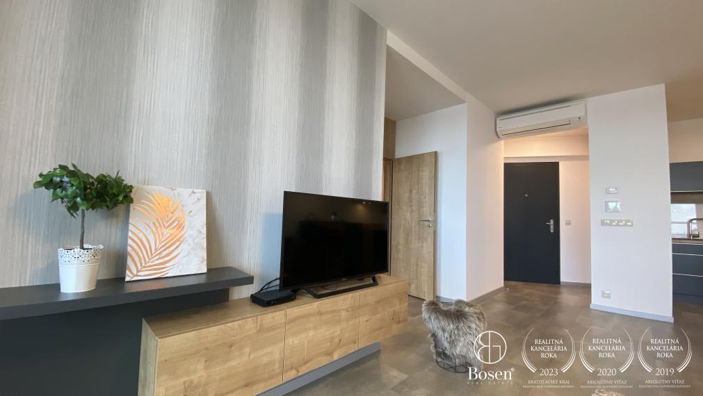 BOSEN | 2 izb.byt s loggiou na 26. poschodí v projekte Panorama City, Landererova,60m2