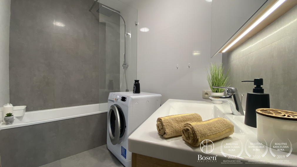 BOSEN | 2 izb.byt s loggiou na 26. poschodí v projekte Panorama City, Landererova,60m2