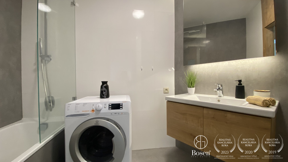 BOSEN | 2 izb.byt s loggiou na 26. poschodí v projekte Panorama City, Landererova,60m2